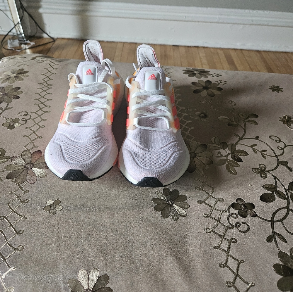 Adidas ultra boost 21’ women’s